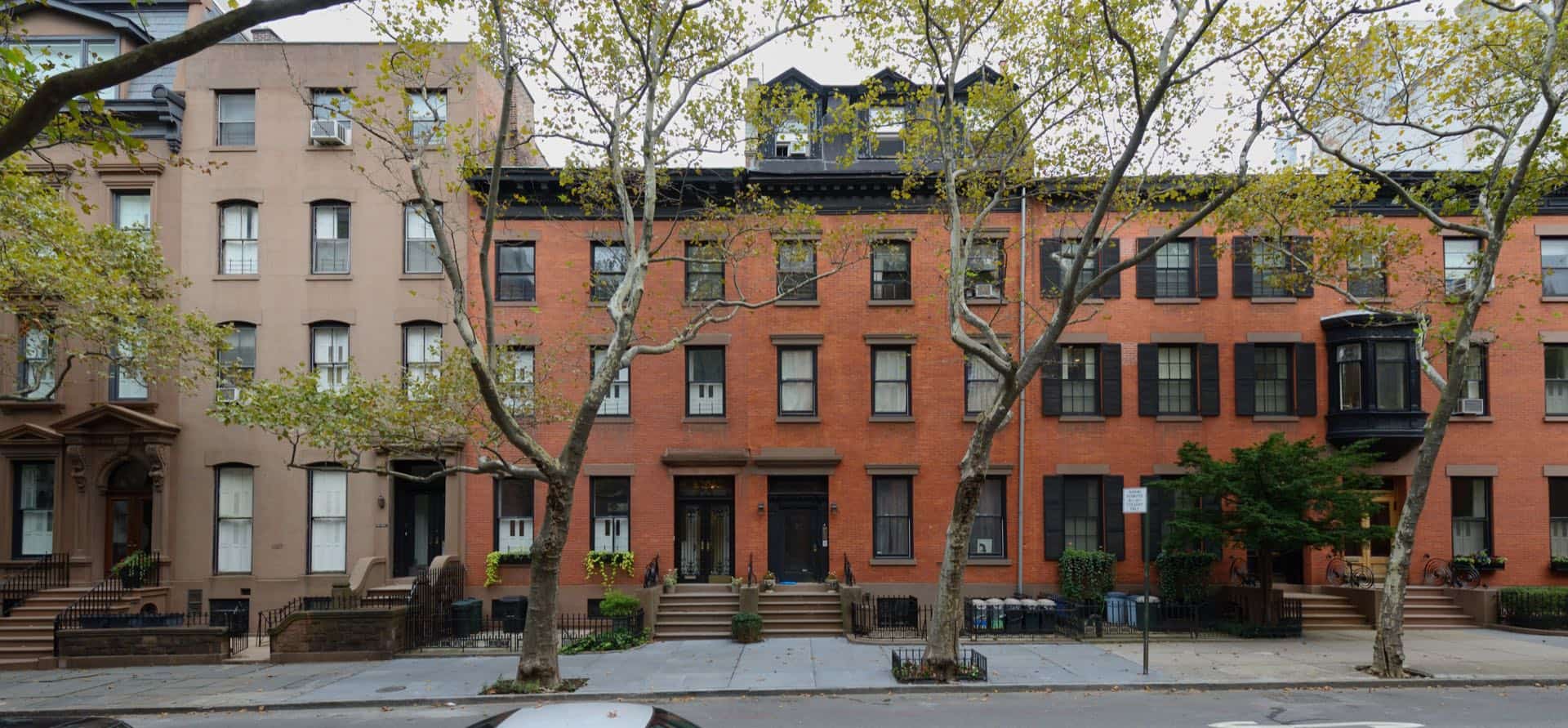 A row of Brooklyn Heights brownstone townhouses in Brooklyn, New York. Green Restoration provides 24/7 water, fire, mold, and storm damage restoration in Brooklyn, NY.
